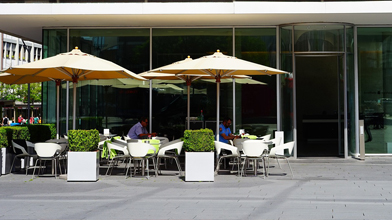 Metali Aluminium Shopfronts - Give your new shopfront the Modern & Chic look with Toughened Glass frameless doors that can be fitted with a variety of options, including automatic door mechanisms and other fittings.