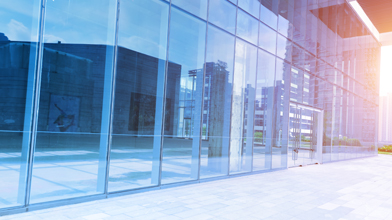 Metali  Shopfronts Curtain walling, or facade glazing, enables the use of glass and aluminium for larger installations and greater spans. Infinitely flexible in size and capability, it’s used where general aluminium windows are not possible due to their maximum sizes. 