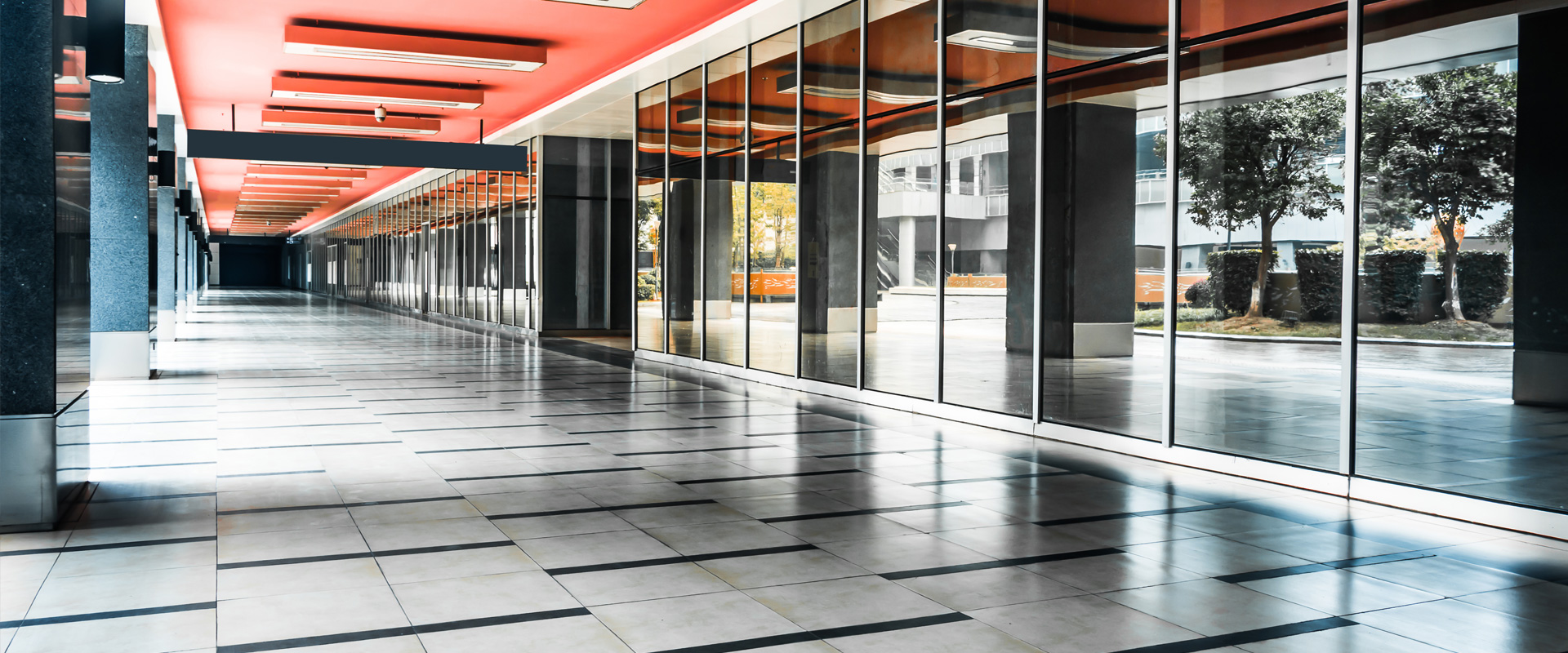 Give your new shopfront the Modern & Chic look with Toughened Glass frameless doors that can be fitted with a variety of options, including automatic door mechanisms and other fittings.